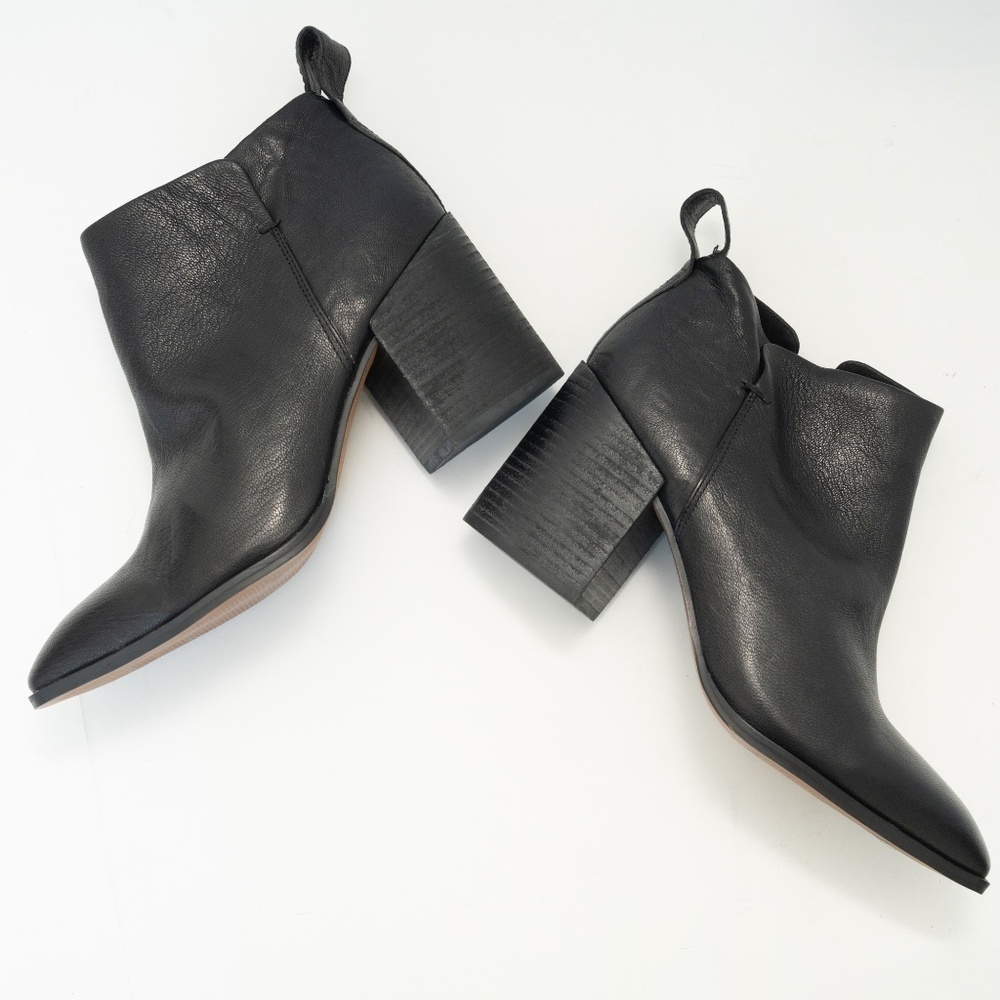 Vionic | New‎ Lyssa Distressed Leather Heeled Ankle Boot - Picture 2 of 14